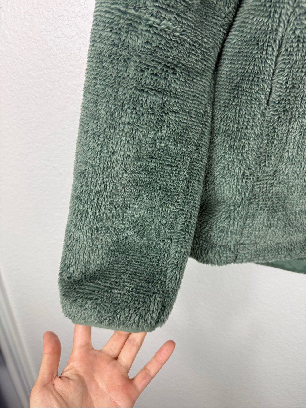 The North Face Women's Green Faux Fur Fleece Jacket size S - Picture 4 of 10